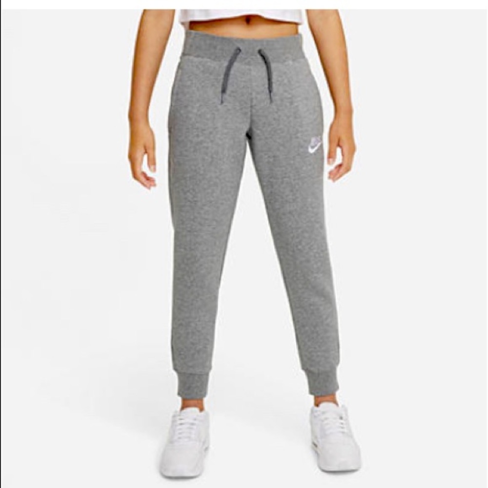 Girls grey Nike sweatpants
